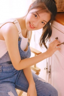 宝妈怕娃闹给同机乘客备100份礼袋